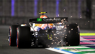 F1 kvalifikaciją Saudo Arabijoje laimėjo Maxas Verstappenas
