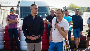 Trakų rajono savivaldybės meras Andrius &Scaron;atevičius ir Lietuvos kartingo federacijos prezidentas Darius Jonu&scaron;is