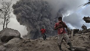 Sinabungo ugnikalnio i&scaron;siveržimas Indonezijoje 2014 m. vasario 01 d. 