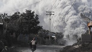 Sinabungo ugnikalnio i&scaron;siveržimas Indonezijoje 2014 m. vasario 01 d. 