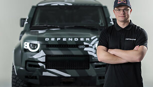 Defender Dakar D7X-R bandymai 