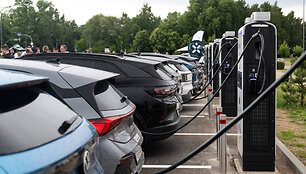 Elektromobilių varžybose dalyvauja pačios įvairiausios transporto priemonės