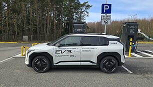 V.Miliaus kelionė elektromobiliu i&scaron; Vilniaus į Taliną