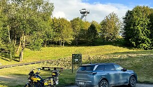 Vitoldas Milius ir Justas Lengvinas motociklu ir elektromobiliu apkeliavo apžvalgos bok&scaron;tus
