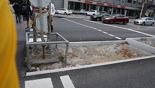 Pėstieji priversti eiti dviračiams skirta pervaža Kalvarijų g. Vilniuje
