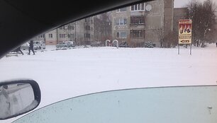 Pusnuogis vyras ramiai i&scaron;ėjo i&scaron; Panevėžio ūkininkų turgelio
