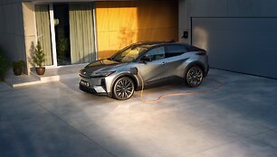 Elektrinis &bdquo;Toyota C-HR+&ldquo; 