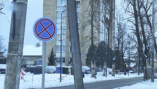 Kelio ženklas Kalniečių g. (Kas vyksta Kaune&ldquo; skaitytojos nuotr.)