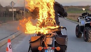 Rytis Rafaelis Mežonis užfiksavo ekstremalų rekordą, važiuodamas motociklu