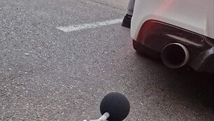 Policijos akcija Kaune: kviečia pasitikrinti transporto priemonių triuk&scaron;mo lygį