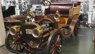 Matote, kiek žibintų turi vienas automobilis? Tai, beje, yra 1903-iųjų Fiat