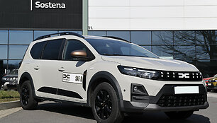 Dacia automobiliai ralio trasose atliks saugos funkciją