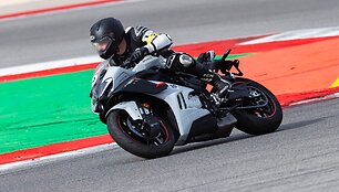 CFMoto 675SR-R (Gamintojo nuotr.)