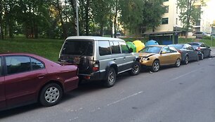 Sostinės Mokyklos gatvėje apdaužyti penki automobiliai