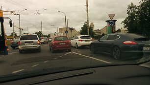 Ryto avarija Vilniuje: &bdquo;Porsche&ldquo; bakstelėjo &bdquo;Hyundai&ldquo; 2014 m. gegužės 29 d. 