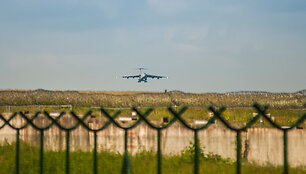 JAV karinis lėktuvas &bdquo;Lockheed C-5 Galaxy&ldquo; atgabeno karinę techniką į tarptautines pratybas &bdquo;Kardo kirtis 2014&ldquo;