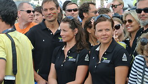 Roką Milevičių į regatą "Volvo Ocean Race" i&scaron;lydėjo minia lietuvių, tėvai ir draugė Erika 2014 m. spalio 11 d. 