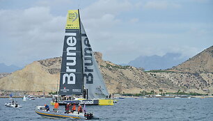 Rokas Milevičius ir &bdquo;Brunel&ldquo; komanda sėkmingai startavo regatoje aplink pasaulį &bdquo;Volvo Ocean Race&ldquo; 2014 m. spalio 11 d. 
