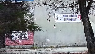 Justinos &Scaron;ik&scaron;niūtės nužudymu įtariamo vyro automobilis metalo supirktuvėje