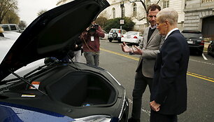 Amerikos senatoriai i&scaron;bandė penkis autonominius automobilius