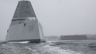Moderniausias amerikiečių eskadrinis minininkas &bdquo;USS Zumwalt&ldquo; &ndash; nematomas radarams