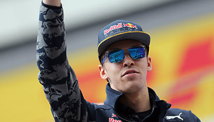 „Red Bull“ pilotas Daniilas Kvyatas taranavo Sebastieną Vettelį