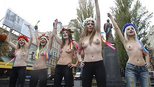 Ukrainos feministės protestuoja prie&scaron; V.Putino vizitą