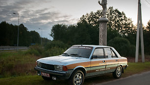 2000 km žygis iš Vilniaus į Paryžių su 30 metų senumo „Peugeot 305“ ir naujuoju 308