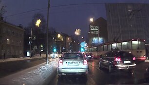 5881f32babb1evideo_5881f32527096