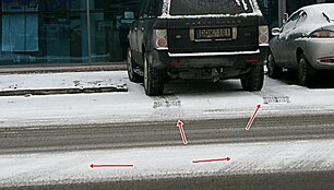Fotopolicija. Buvęs Vilniaus meras Vilius Navickas ir jo visureigis