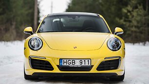 Kas bendra tarp sporti&scaron;ko &bdquo;Porsche 911 Carrera 4S&ldquo; ir traktoriaus &bdquo;John Deere&ldquo;?