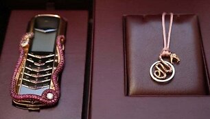 &bdquo;Vertu&ldquo; pristatė naują riboto leidimo kolekciją &bdquo;Signature Cobra&ldquo;