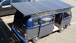 Elektrinis „Volkswagen T2“: didžiulė saulės baterija ant ratų