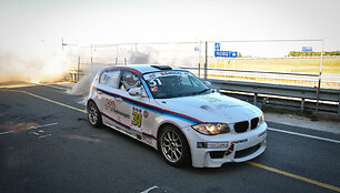 Dūmai: užsidegė &bdquo;AEGN racing&ldquo; komandos BMW