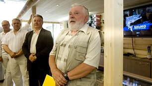 &bdquo;Salmo&ldquo; salono atidarymas Vilniuje:Viernintelis &scaron;alyje ugdymo pedagogas, dėstantis me&scaron;keriojimo pagrindų kursą, Vacys Paulauskas-Dėdė Vacys