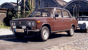 Automobilis VAZ-2103