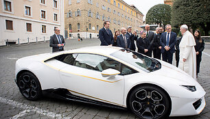 Popiežiaus Pranci&scaron;kaus &bdquo;Lamborghini Huracan&ldquo;