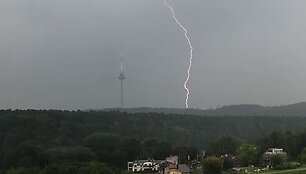 Žaibai vir&scaron; Vilniaus pirmadienio vakarą