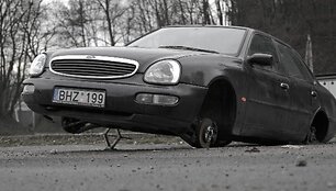 Fordas be ratų