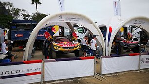 &bdquo;Peugeot&ldquo; komanda įsikūrė Las Palmas karinės bazės bivuake Limoje