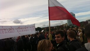 Lenkų protesto mitingas prie Lietuvos respublikos Seimo
