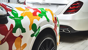 Stilizuotas trispalvis &bdquo;Restyling&ldquo; kūrinys &bdquo;Porsche Cayenne&ldquo;