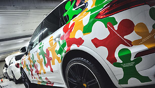 Stilizuotas trispalvis &bdquo;Restyling&ldquo; kūrinys &bdquo;Porsche Cayenne&ldquo;