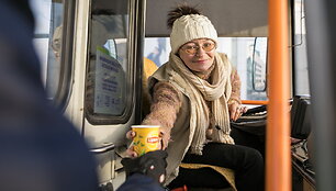 Arbatos dalijimo akcija Vilniaus vie&scaron;ajame transporte