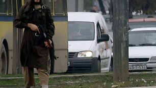 Sarajeve islamistas ap&scaron;audė JAV ambasadą ir buvo nukautas
