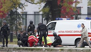 Sarajeve islamistas ap&scaron;audė JAV ambasadą ir buvo nukautas
