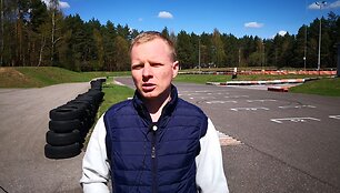 15min eksperimentas: kuo skiriasi stabdymas žieminėmis ir vasarinėmis padangomis esant 15 laipsnių &scaron;ilumos