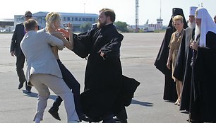„Femen“ aktyvistės nepraleido progos surengti išpuolį prieš patriarchą Kirilą.