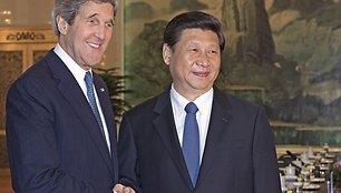 Johnas Kerry ir Xi Jinpingas
