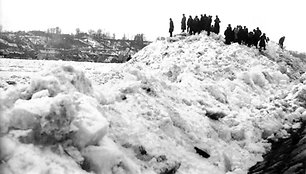 Ledų sangrūdos Nemune ties senamiesčio prieplauka. 1931 m.